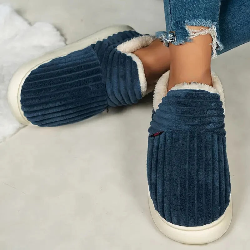 Ember Cozy Pluffi Slippers