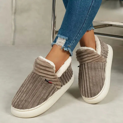 Ember Cozy Pluffi Slippers